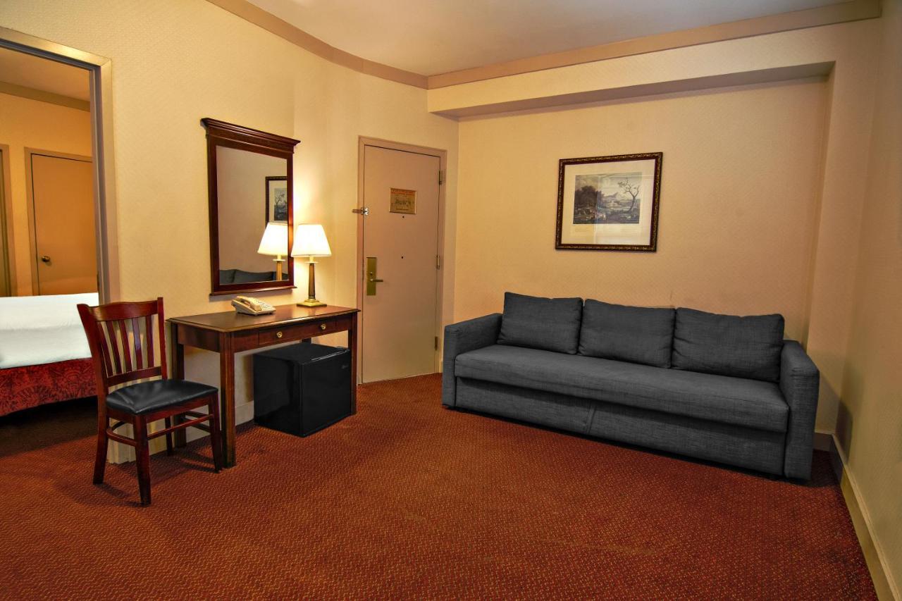 Night Hotel Broadway New York Bagian luar foto
