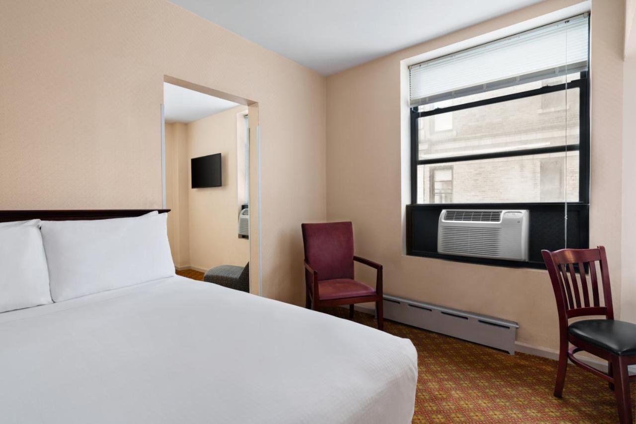 Night Hotel Broadway New York Bagian luar foto