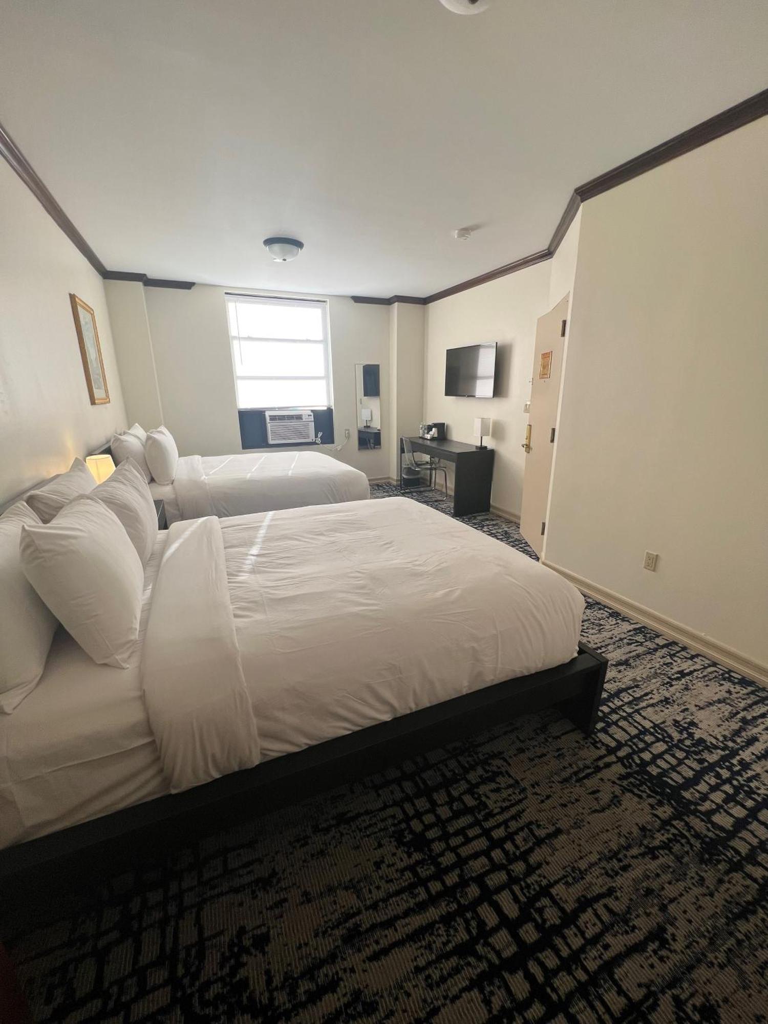 Night Hotel Broadway New York Bagian luar foto