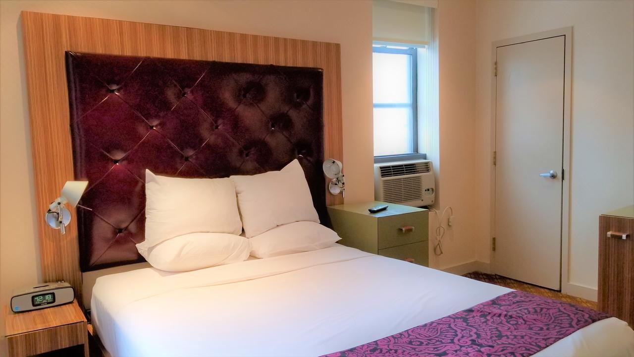 Night Hotel Broadway New York Bagian luar foto
